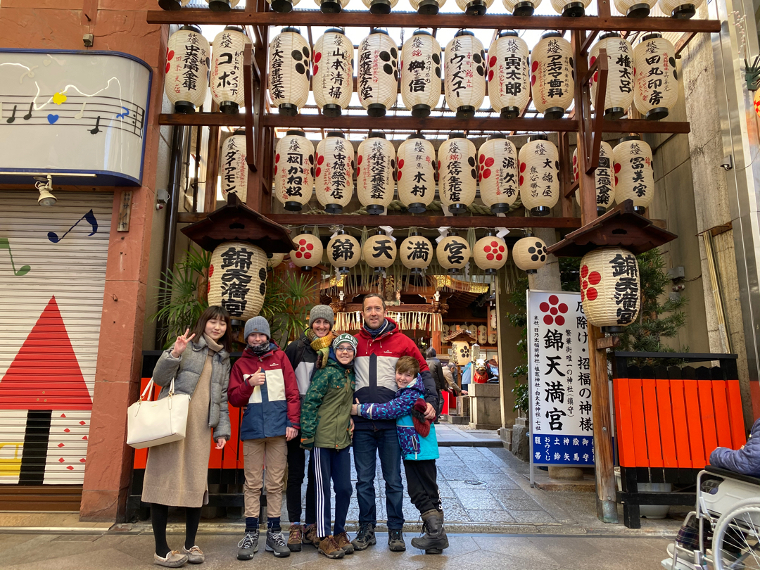 Nishiki Market  Travel Japan - Japan National Tourism Organization  (Official Site)